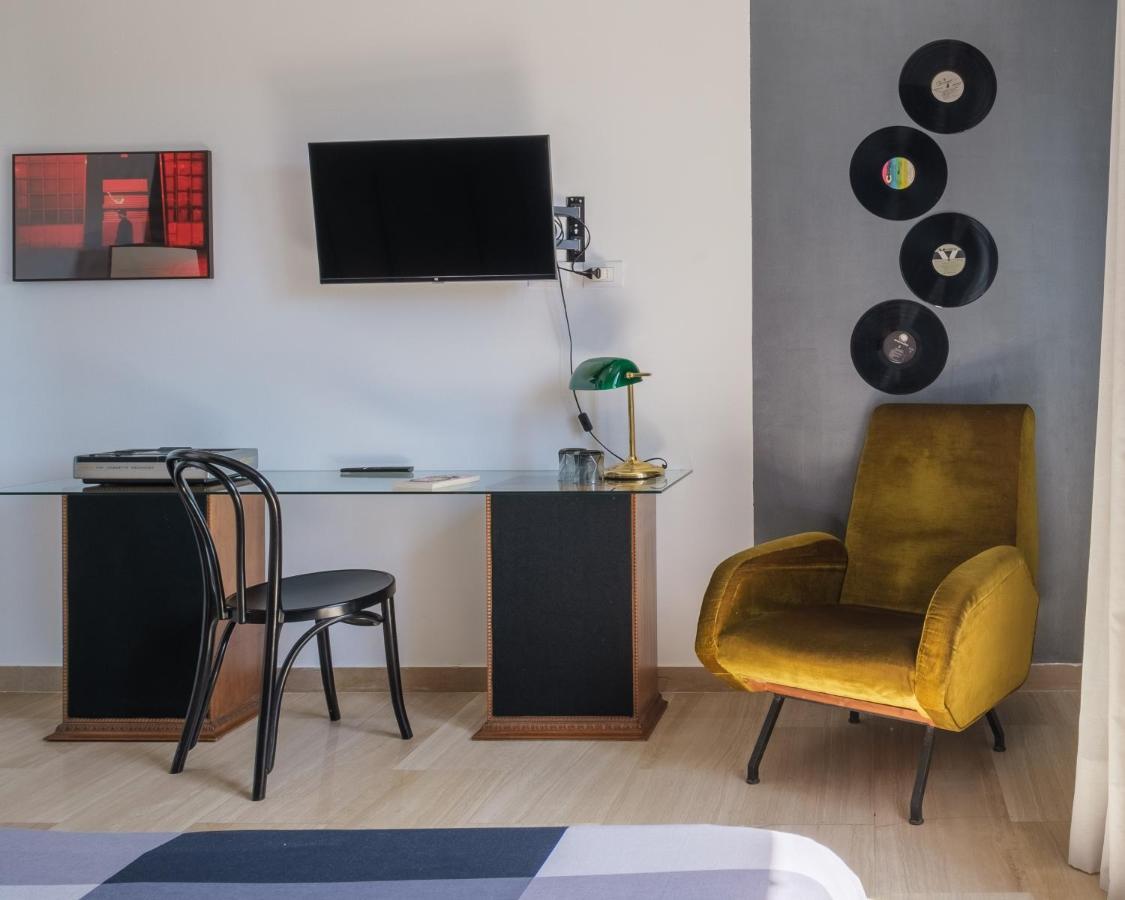 Fabula Rooms 3 Suites With Private Bathroom Bologna Bagian luar foto