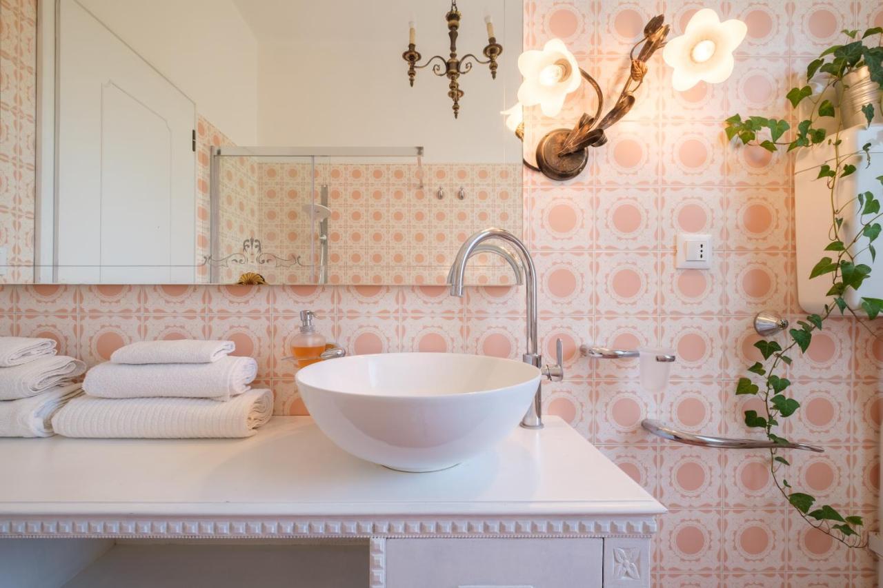 Fabula Rooms 3 Suites With Private Bathroom Bologna Bagian luar foto