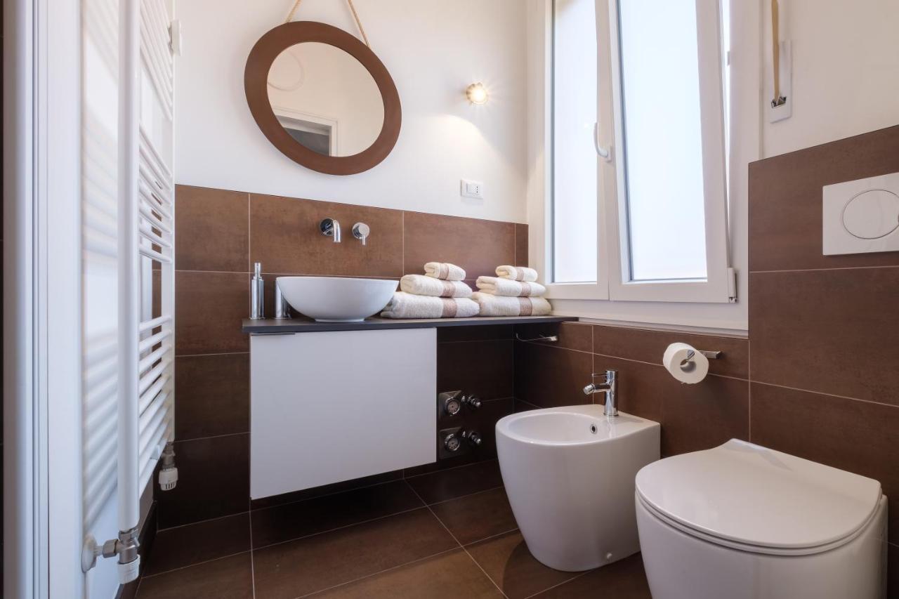 Fabula Rooms 3 Suites With Private Bathroom Bologna Bagian luar foto